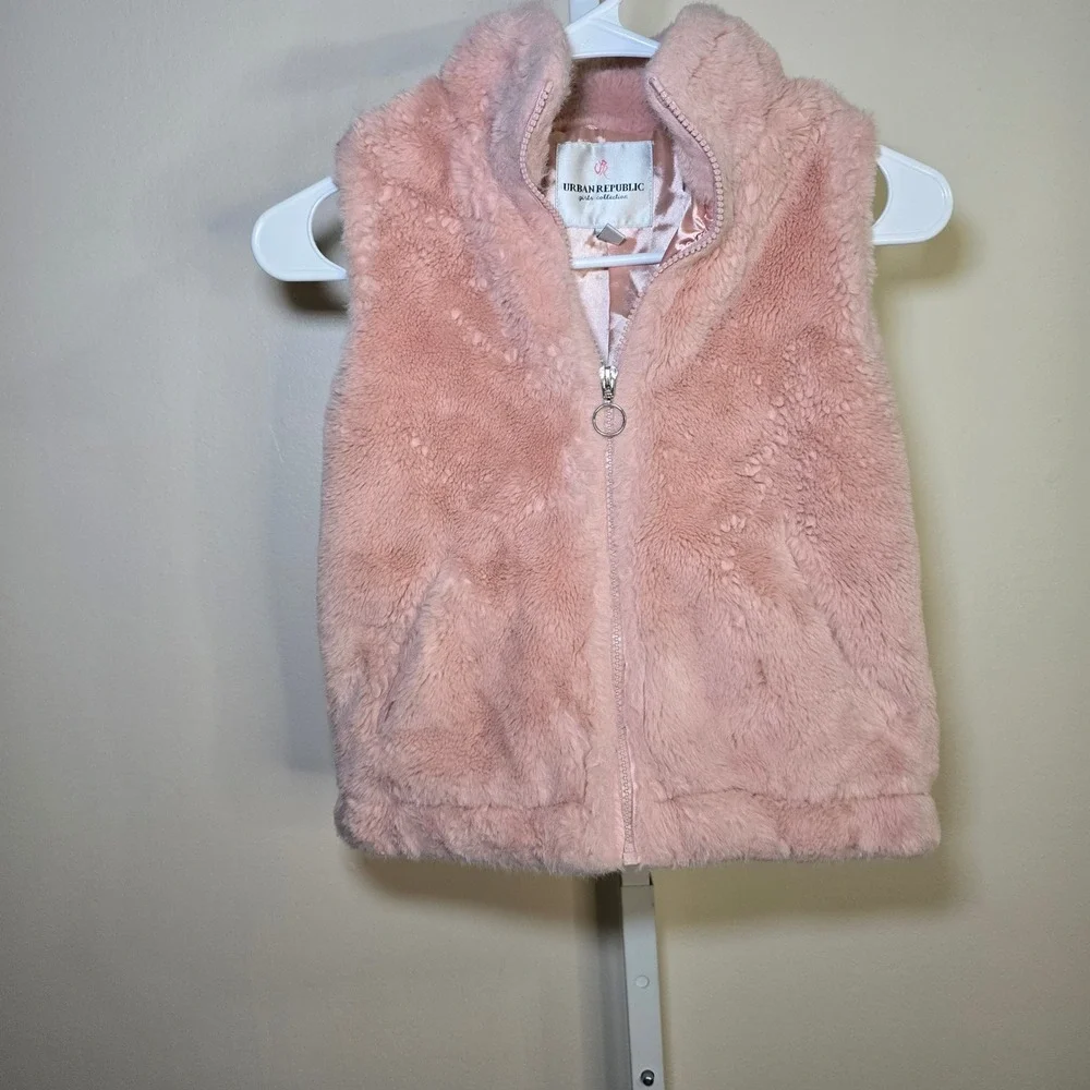 Urban Republic Girls Pink Faux Fur Vest Size Small 7/8 Full Zip Sleeveless